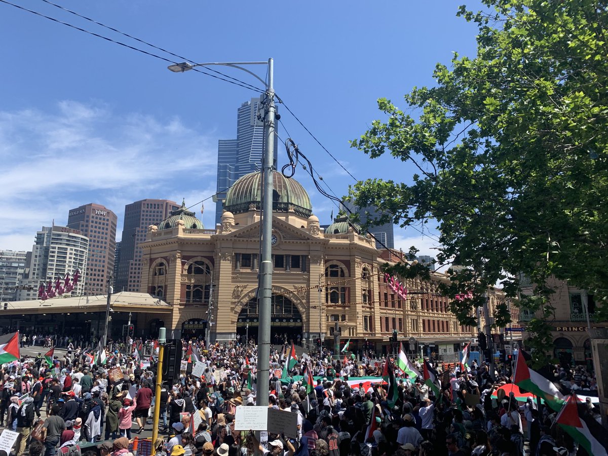 Massive March for #freePalestine in Naarm/Melbourne again. ⁦<a href="/AustralianLabor/">Australian Labor</a>⁩ you are on the wrong side. 
#ceasefire