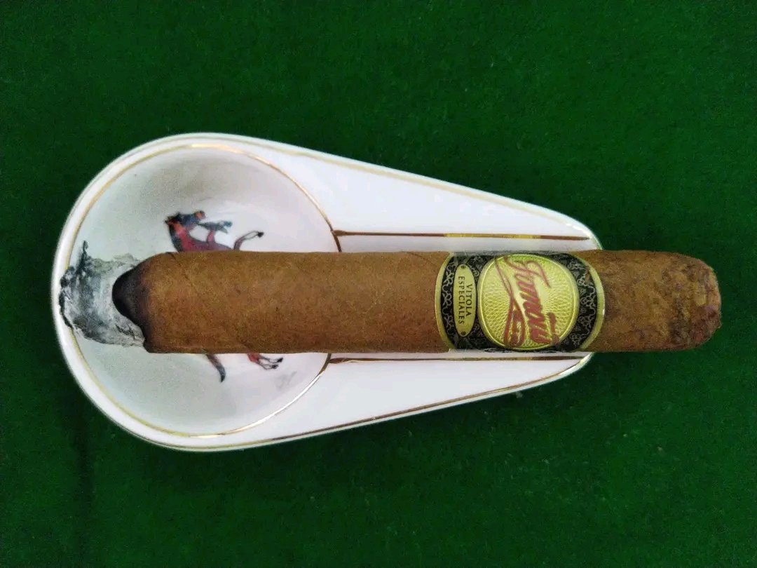 kaycigars's tweet photo. Famous – Vitolas Especiales("5x50")
230.00
ความแรงอ่อน-ปานกลาง ผ่านจมูกได้กลางๆ กลิ่นไม่แรง จิบกับแอลกอฮอล์ไปเรื่อยๆ ใช้เวลาสัก1ชม. หลักๆคือมีถั่ว โดยรวมคืออร่อย การเผาไหม้ดี เรทคะแนนสัก
สะกิด👇 https://t.co/6vNkLctc9k https://t.co/o5vRNVeSvh