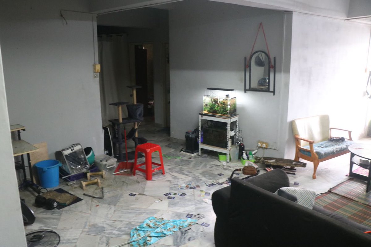 bernamadotcom's tweet photo. Polis Ampang berjaya menahan lima suspek lelaki tempatan berumur 24 hingga 26 tahun dipercayai terlibat satu kes rompakan berkumpulan di Rumah Kedai di Jalan Mewah 3, Taman Ampang Mewah Selangor. 

Pihak polis juga merampas sebuah kereta, dua buah topi keledar, satu kunci kereta serta sebatang paip PVC yang dipercayai berkait dengan kes terbabit.

📸 Polis Daerah Ampang Jaya

#BernamaNews