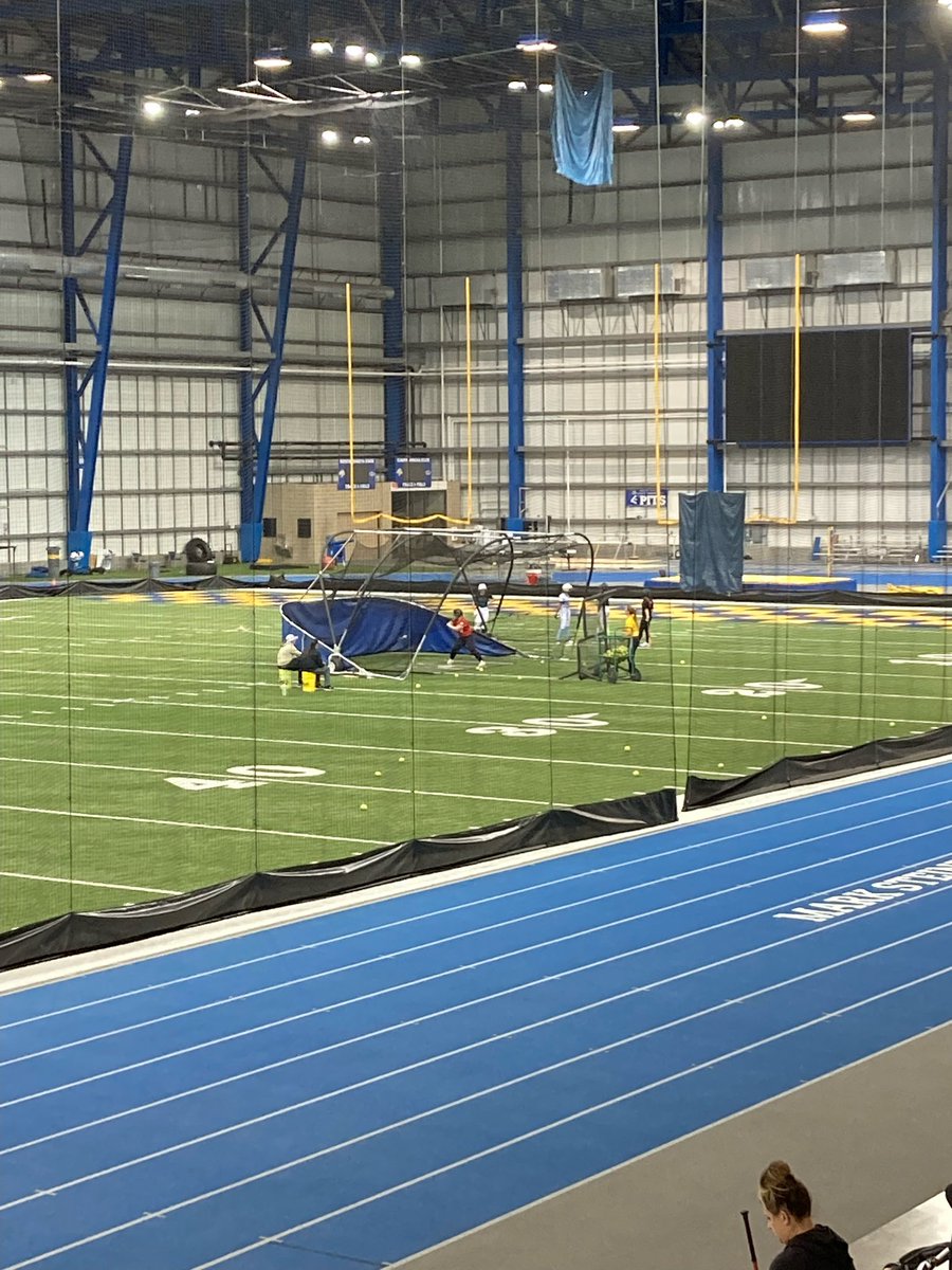 busse_ava's tweet photo. Great night of hitting, can’t wait for camp tomorrow!!!!! @GoJacksSB @KristinaMcSwee6 https://t.co/UkU7et9JKm