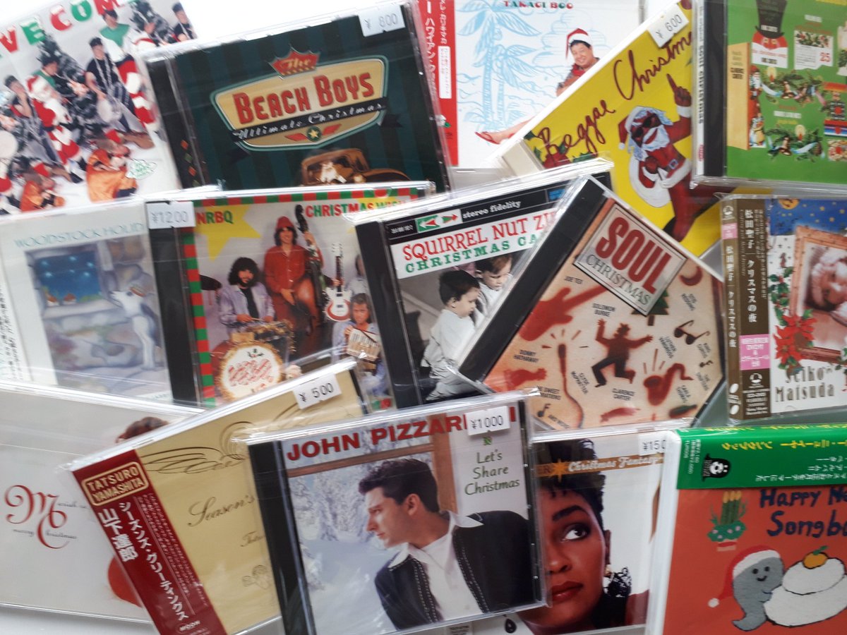 oyoyo_president's tweet photo. 本日の営業スタートしております。
さていよいよクリスマスのCDをお蔵出し、その他新着盤ご用意して夜は9時までお待ちしておりますー #Christmas #高橋幸宏 #DaveMathews #tohto #湯島 https://t.co/p9gvCnl8kG