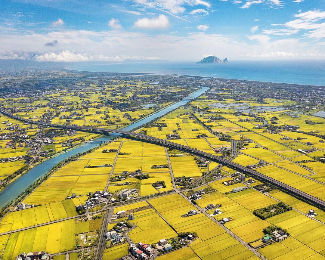 When you come to this world, you must make an effort to see more scenery.