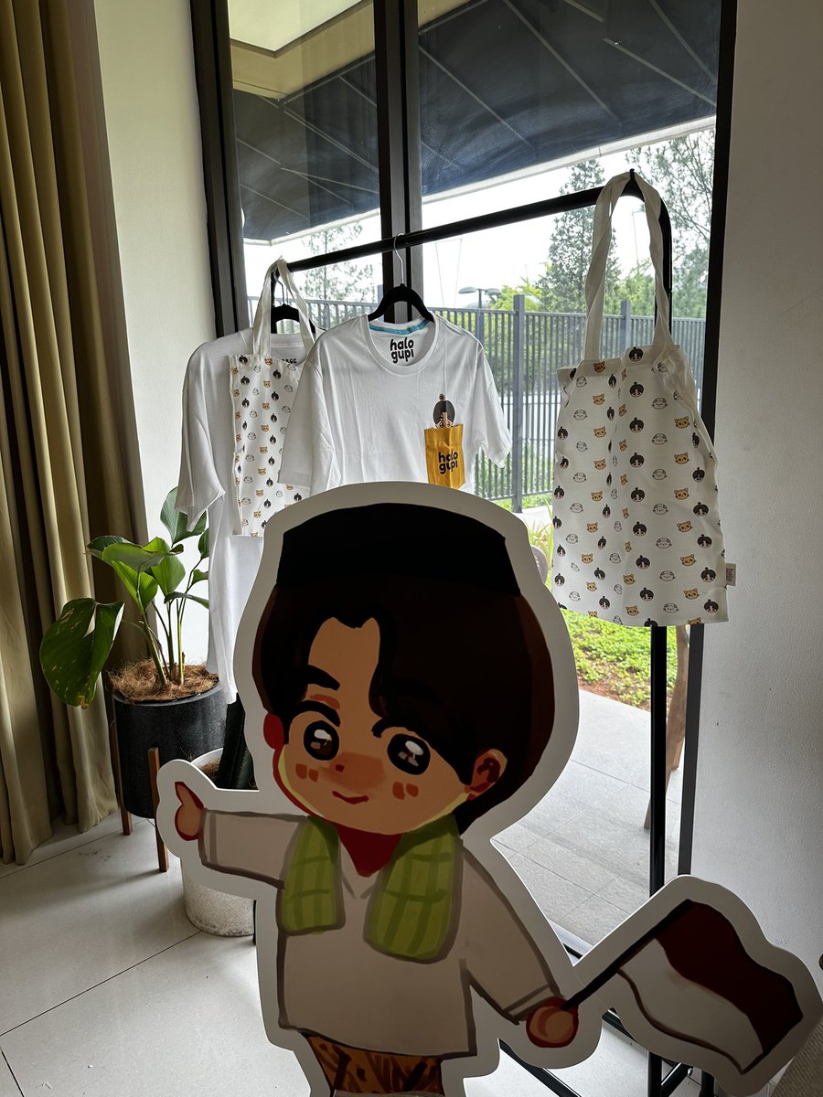 halogupi's tweet photo. Phi phi the pop up is now open for pickups! (with a friend) see you there! 🌻

⏰10 AM - 2:15 PM 
📍Neighbourhood Cafe 

#Gulf_1stFanMeetinginJKT 
#GulfKanawut #HaloGupi https://t.co/7qx6lQPkO9