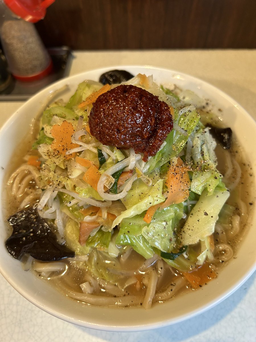 raaaaaaamen_man's tweet photo. ランチに麺処まるよし商店さんで赤玉タンメン。野菜たっぷりでめちゃ美味い！途中から赤玉溶かしながら味変でさらに美味い！最高でしょ！

#まるよし商店 https://t.co/Ab7L7nKieF