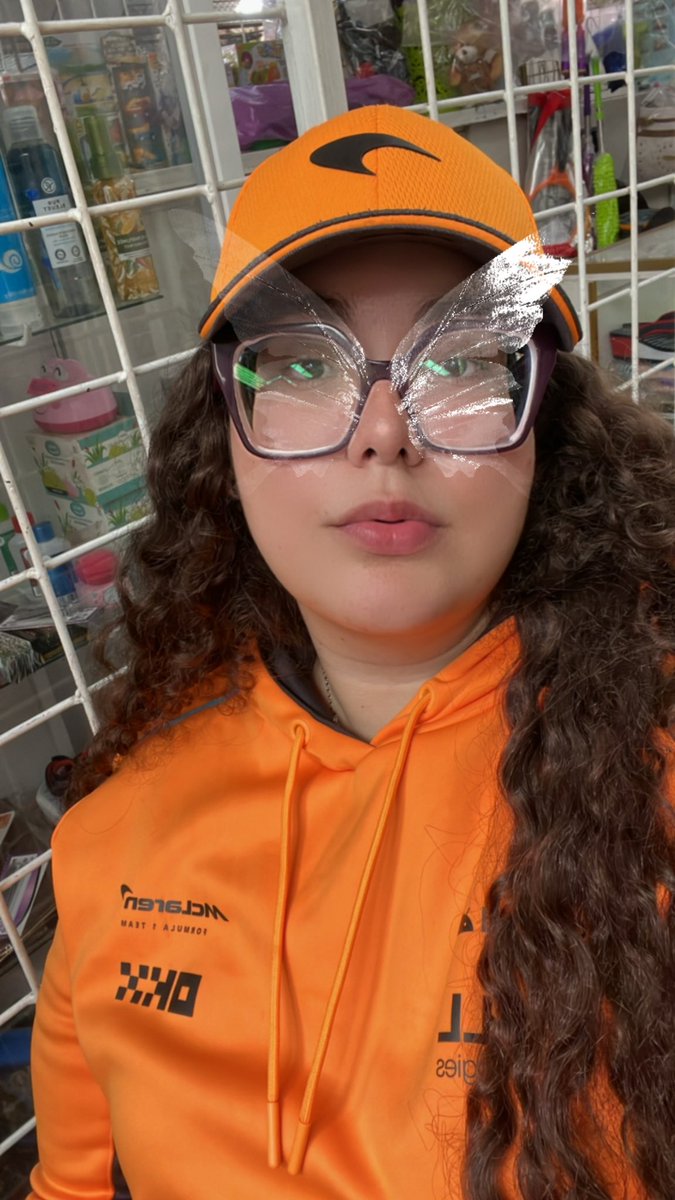 Race daaaaay, another race, we can get this teaaaam!! Always rooting for youuuuu guys 🧡🧡 
Let’s go team!💪🏻  We can score some points tonight! 
My outfit all race days 🧡
@McLarenF1 #FansLikeNoOther #mclaren60 #foreverforward #TeamLikeNoOther #mclarenf1