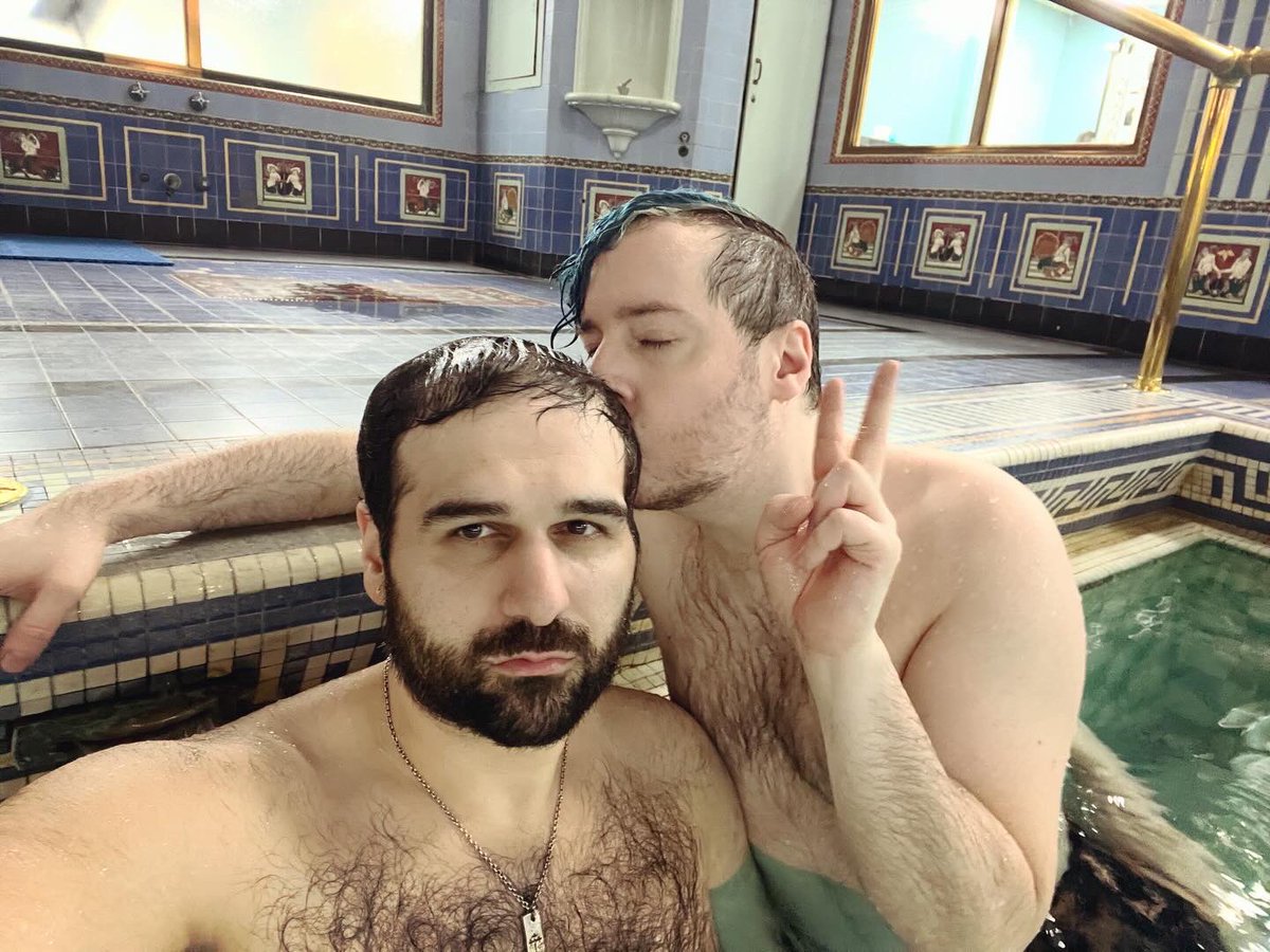 octoberxswimmer's tweet image. “Would you mind turning around so I could put on my bathing suit…?”⛵️

#biltmorehotel #cruelintentions #swimmingpoolscene #ryanphillippe #sebastianvalmont #reesewitherspoon #annettehargrove #90s