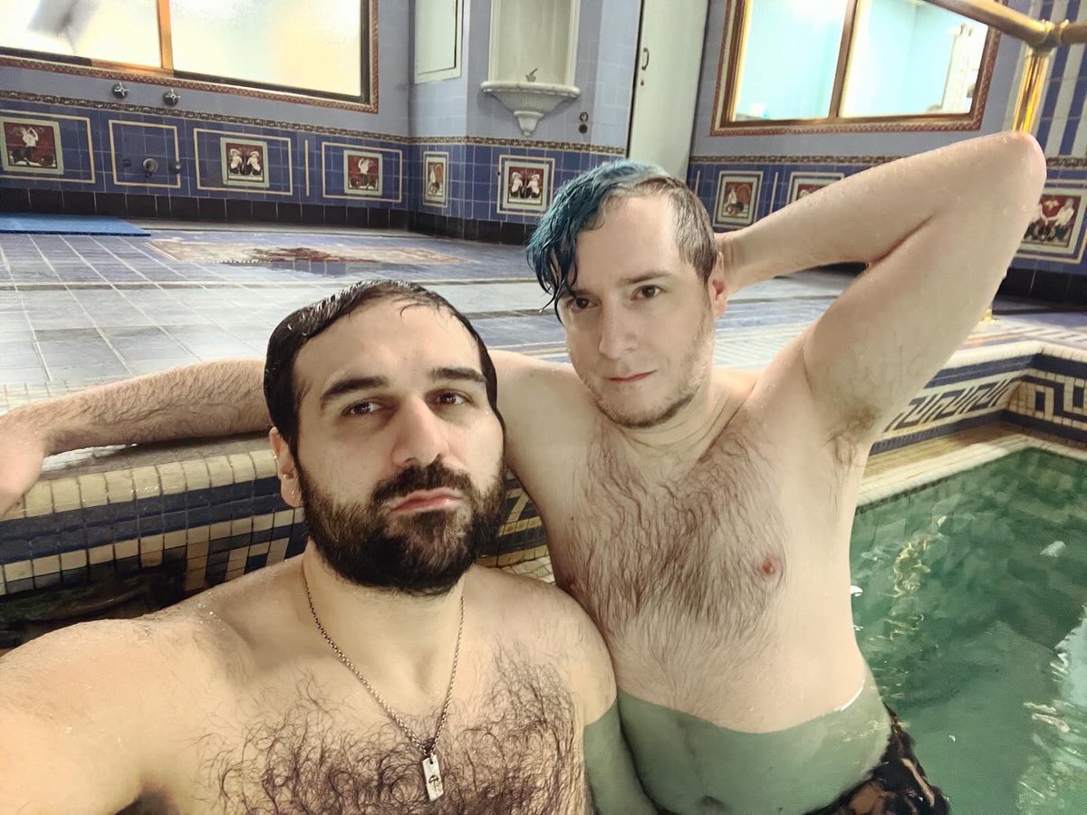 octoberxswimmer's tweet image. “Would you mind turning around so I could put on my bathing suit…?”⛵️

#biltmorehotel #cruelintentions #swimmingpoolscene #ryanphillippe #sebastianvalmont #reesewitherspoon #annettehargrove #90s