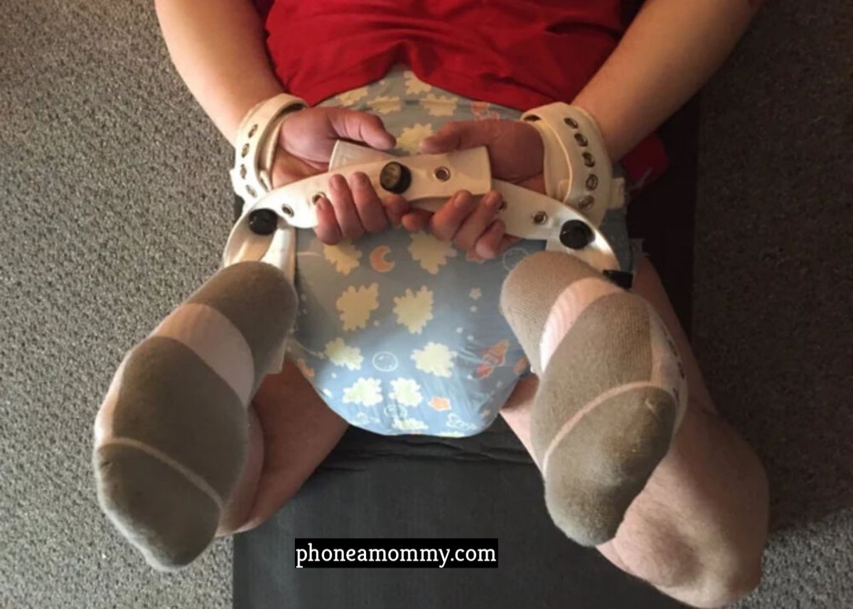CandyMadison14's tweet photo. Mommy just loves this diaper position 😜 #bdsm #diaperbondage #abdlroleplay #fetishfun #bondage (888)430-2010 https://t.co/M8hoibeVgu https://t.co/zFKOH2Sbpq https://t.co/o0fILQDus1