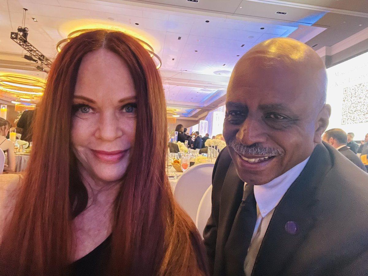 MJamesKy's tweet photo. Amazing night supporting @Norton_Health with some wonderful people. @DepMayorDJames @CatheDykstra
#snowball2023 https://t.co/ZAS0tYG4vx