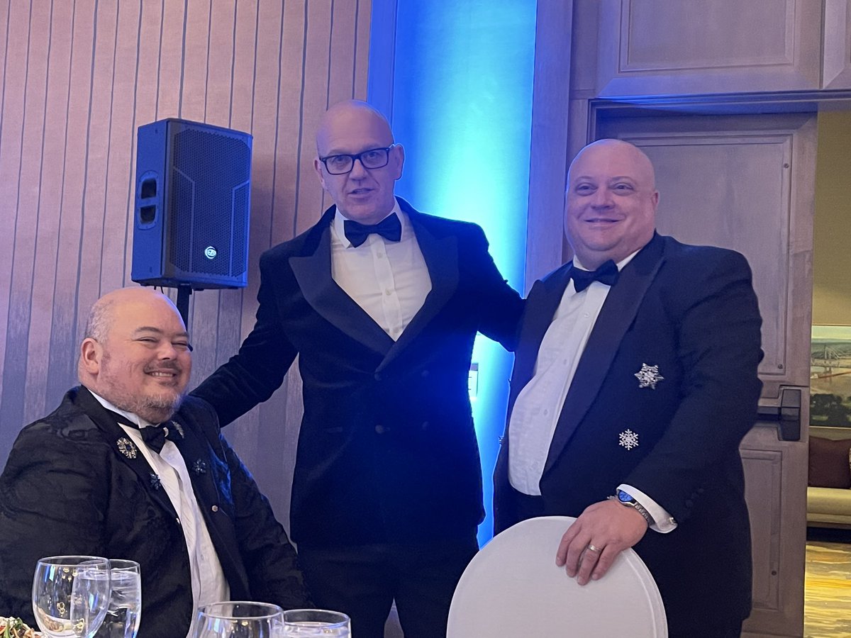MJamesKy's tweet photo. Amazing night supporting @Norton_Health with some wonderful people. @DepMayorDJames @CatheDykstra
#snowball2023 https://t.co/ZAS0tYG4vx