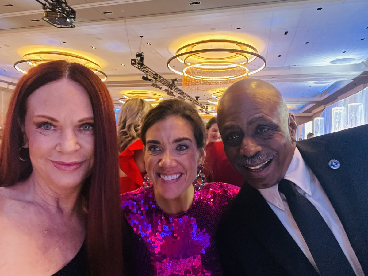 MJamesKy's tweet photo. Amazing night supporting @Norton_Health with some wonderful people. @DepMayorDJames @CatheDykstra
#snowball2023 https://t.co/ZAS0tYG4vx
