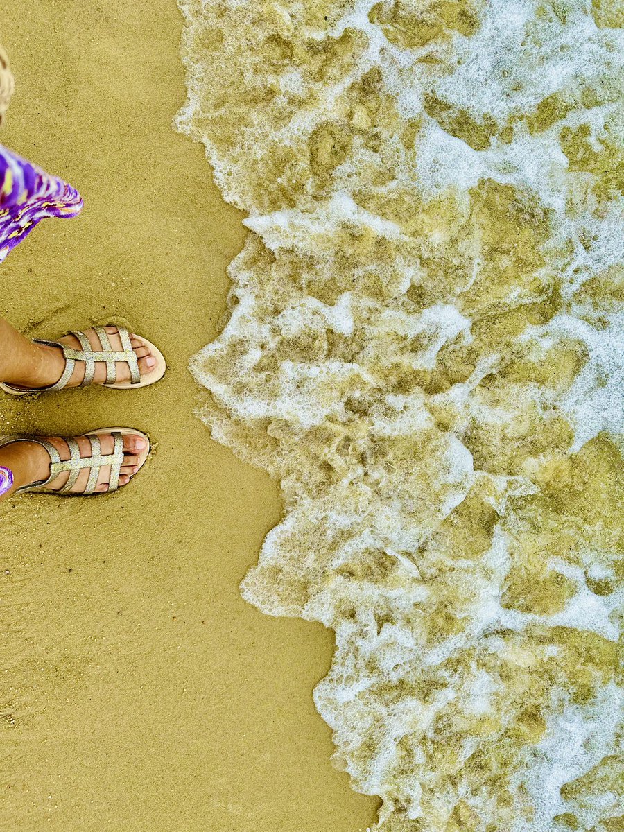 kayelazo's tweet photo. #sandyfeet #palawanbeachsentosa https://t.co/OXNkwGlpgP