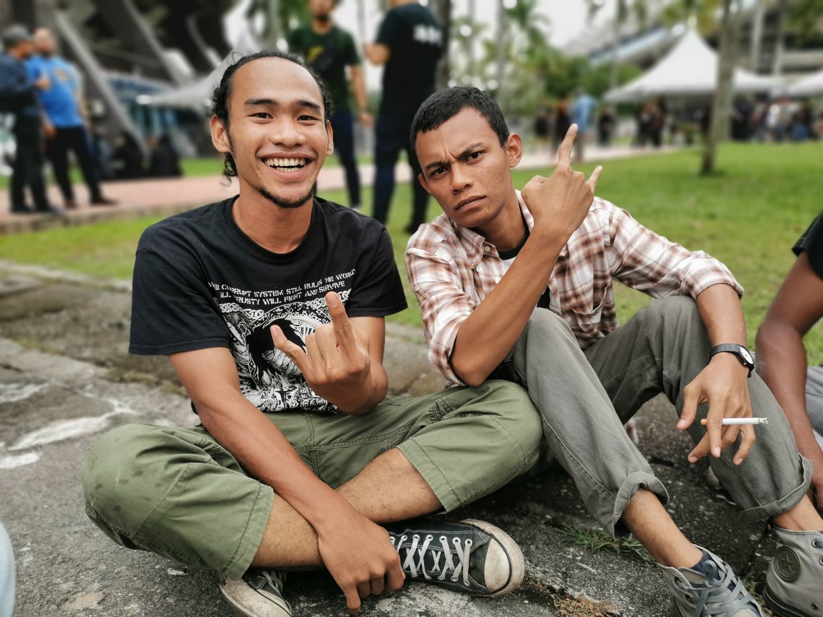 xpdc kau dah selesai, selamat jalan tehi. 

“di hentian ini
tertinggal dalam kesunyian”
