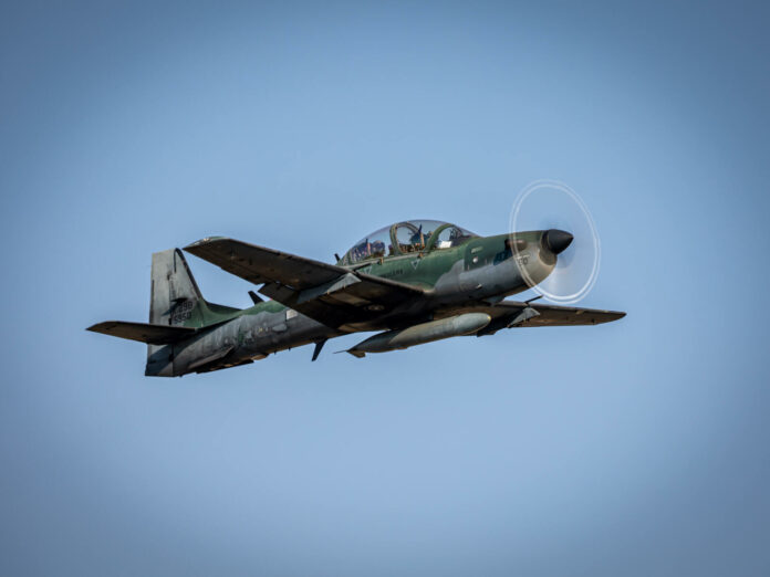 sentandoapua's tweet photo. MTAB oferece instrução para Força Aérea Boliviana para aprimoramento nas operações aéreas - Aeroin - https://t.co/lc7qupRt8o

#aviação #militar #FAB #MTAB @fab_oficial @aero_in https://t.co/c8A0Rb7jqc