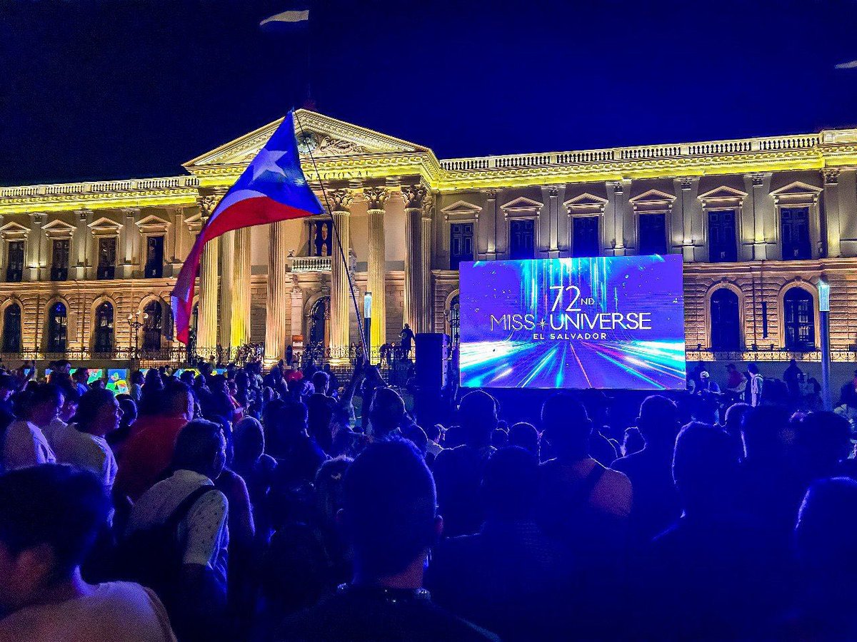 MauricioOrtizES's tweet photo. Los grandes ganadores de este magno evento fueron sin duda los salvadoreños.

Disfrutando un evento de talla mundial en paz y tranquilidad.🇸🇻

Gracias, presidente @nayibbukele por todo lo que ha logrado.🧢 https://t.co/hym3R2bC6L