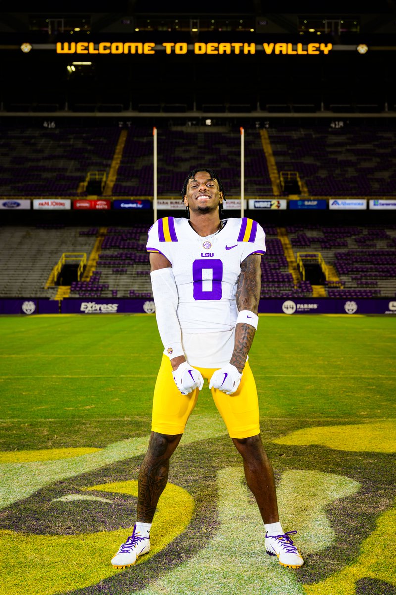 LSUfootball's tweet photo. 🗣️ MALIK NABERS IS THE BEST WIDE RECEIVER IN COLLEGE FOOTBALL https://t.co/pX5Fv08csL