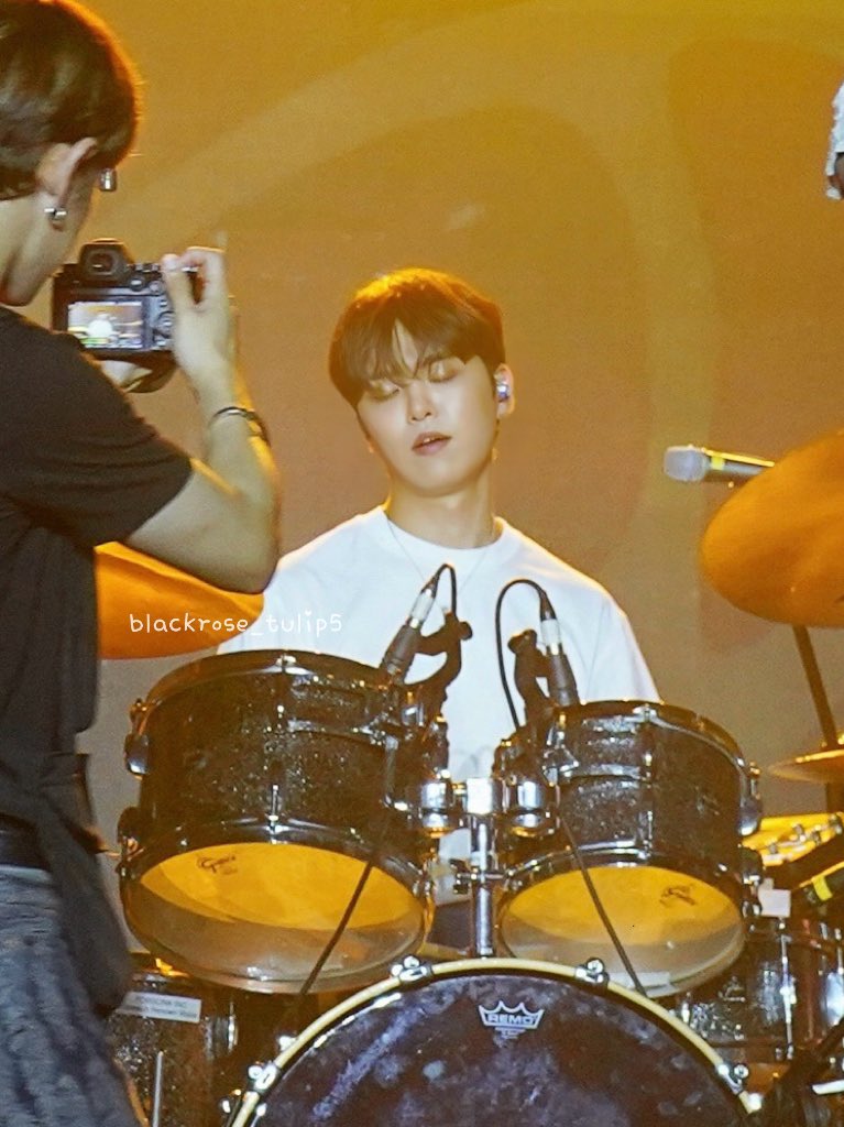 blackrosetulip5's tweet photo. 🌹The Rose🌹
CONQUEST 2023 in Manila
230603 Music Night|Photo 📸
I got two pictures from one photo😍
@woosungofficial @hajoon_I
#BlackRoseCam
#TheRose #더로즈
#WooSung #우성 #Sammy
#HaJoon #하준 #Dylan
#CONQuest2023
#TheRose_in_Manila
#IRoseYou
🙆🏻♀️Only Allowed to RT/QT https://t.co/1YAcHaGEPe