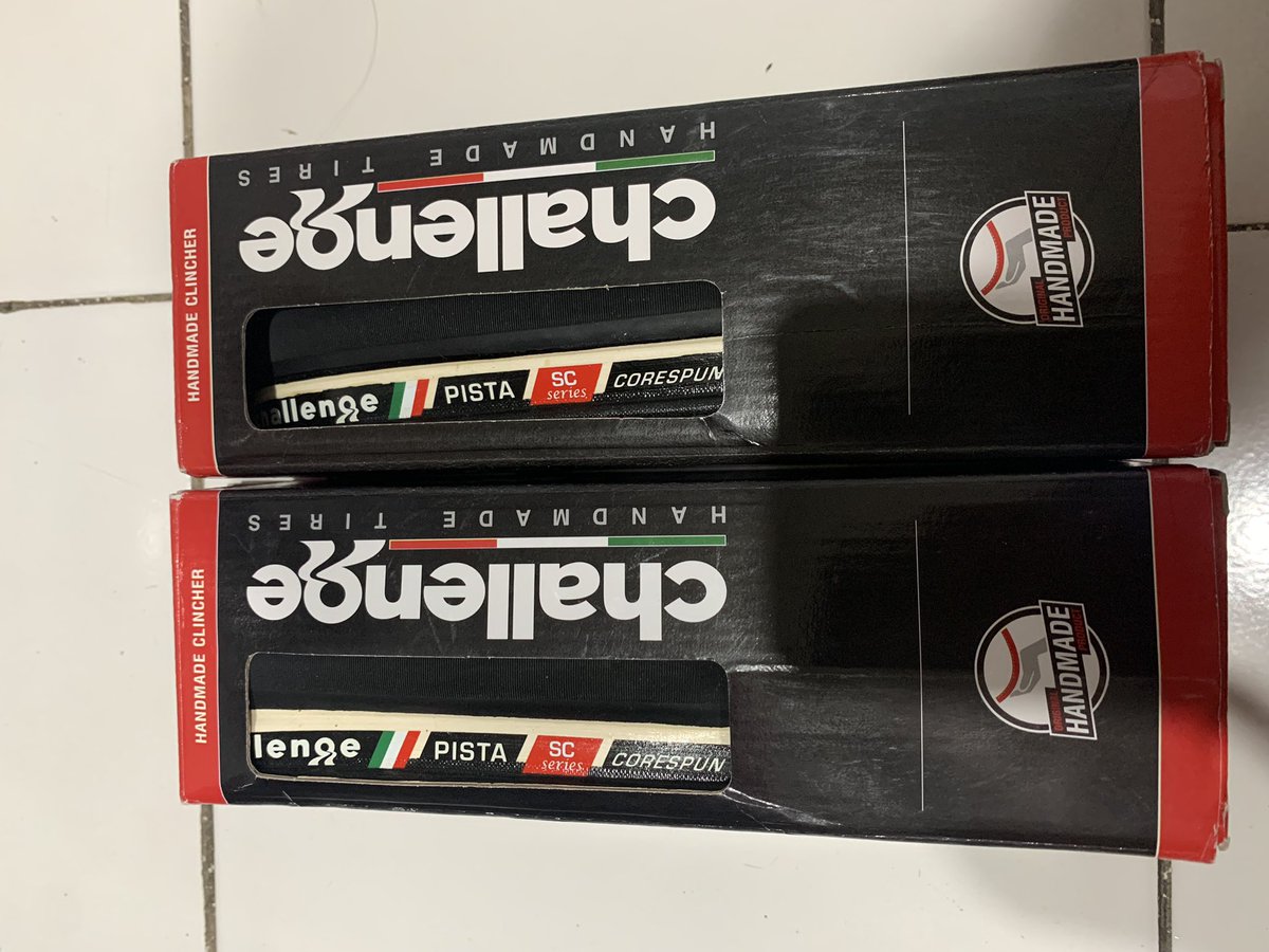 denreno's tweet photo. #Fnfjb wts ban luar challenge pista SC series clincher 700x23. Harga 950rb/pc. Ambil sepasang 1.8jt. Bisa banget untuk velodrome kayu. WA 081289333044 https://t.co/4AJjNJSlSI