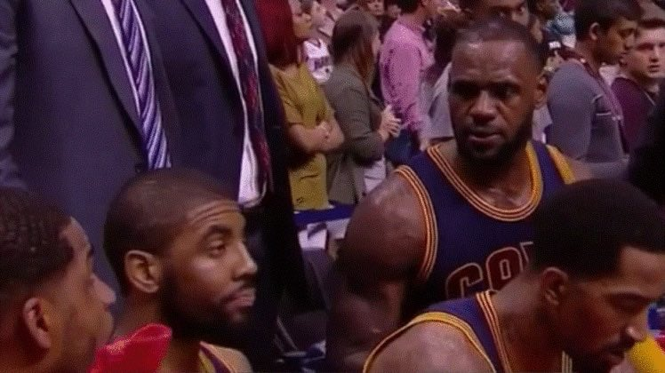 NBAMemes's tweet photo. Steph Curry to Klay Thompson right now https://t.co/KS0oYTS4LV