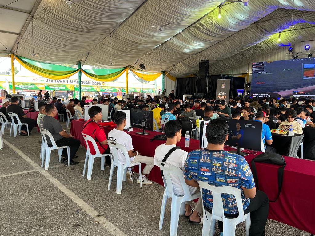 SenawangTV's tweet photo. Ayuh waghih yang berminat register sebelum 22 Nov 2023.

Link register - https://t.co/zNE61S9Nws

Pertanyaan lanjut - https://t.co/mqLrSAeRnA

🔺MLBB - RM2000
🔺PUGM - RM2000
🔺FIFA23 PS5 - RM1000

📍Anjung Flora Presint 4 Putrajaya
📅25 &amp; 26 November 2023
⏰10:00 AM - 10:00 PM https://t.co/3x9H9fgmCM