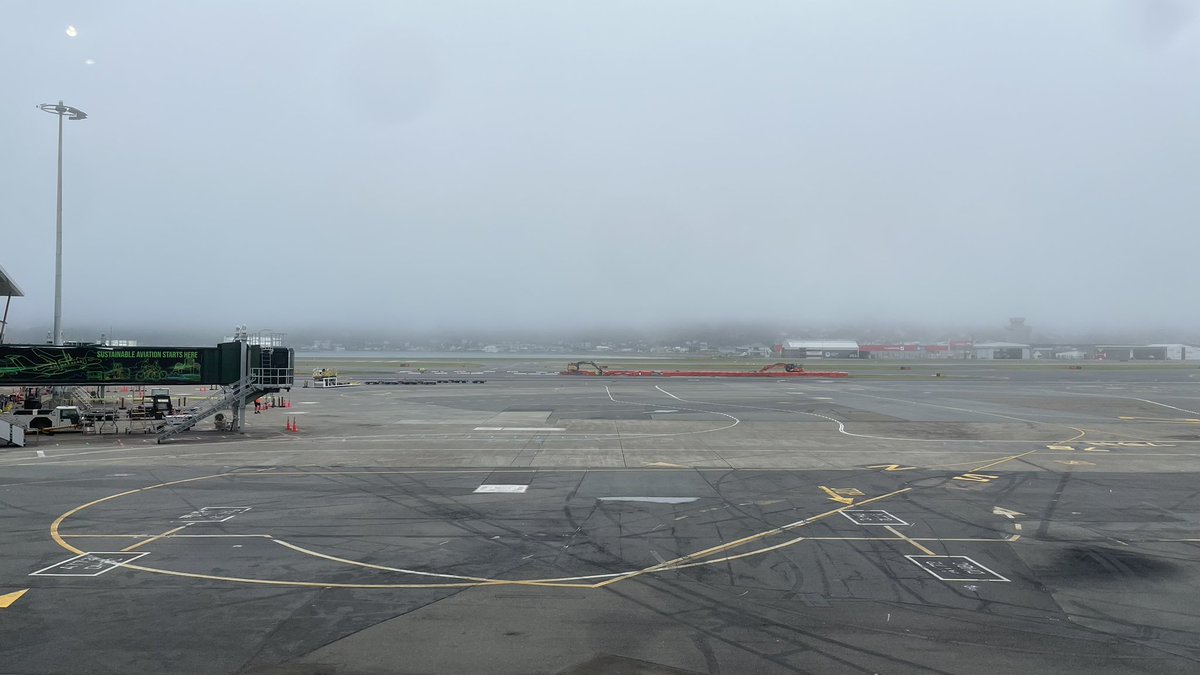 Tiare_MP's tweet photo. @benmackey Current view from the airport https://t.co/cEhWiusq5p