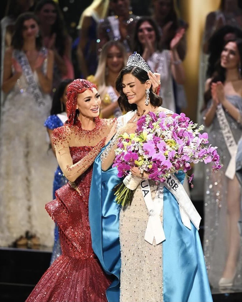 redyense_'s tweet photo. ¡¡¡TENEMOS UNA MISS UNIVERSO!!! ✨😭🙌🏻🇳🇮🎉 https://t.co/X3CV4aAajN