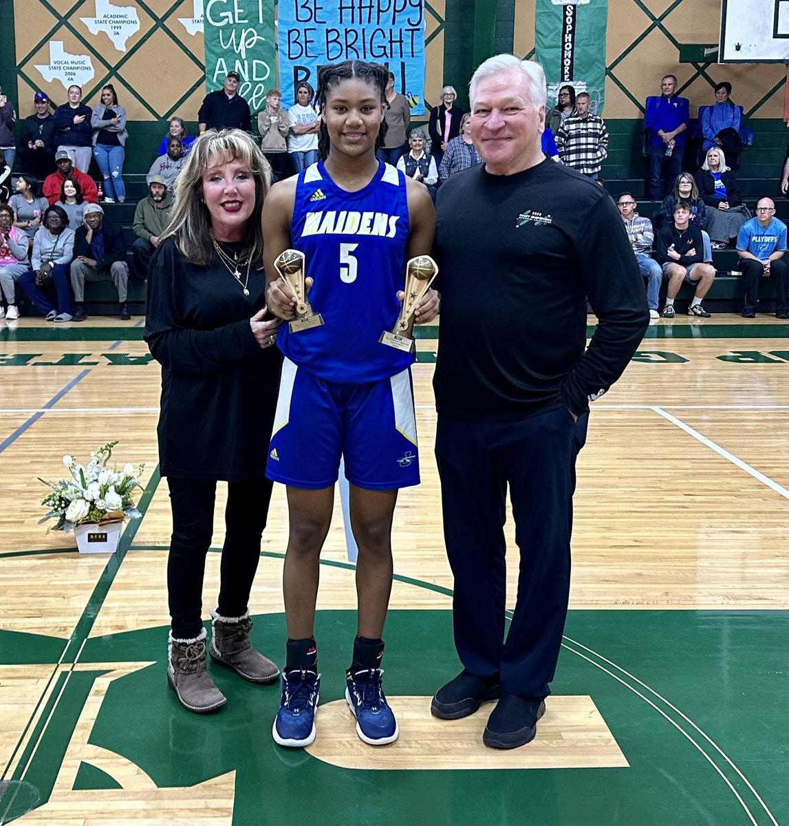 JHSGBB's tweet photo. These ladies came into the tournament from Day 1 and was about business! They had a goal and they fought through adversity for 3 days to reach that goal!#ChampionsGoldBracket

All Tournament Team: @MarquiciaRobert 

All Tournament Team &amp; Tournament MVP: @TiaFuller2026 https://t.co/lf2mddHzMm
