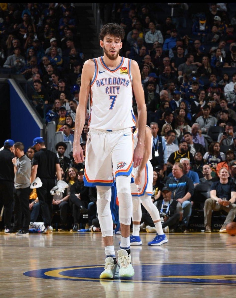 Don't ever say the ROTY race is over cuz Wemby had 1 good game CHET IS HERE. #ThunderUp