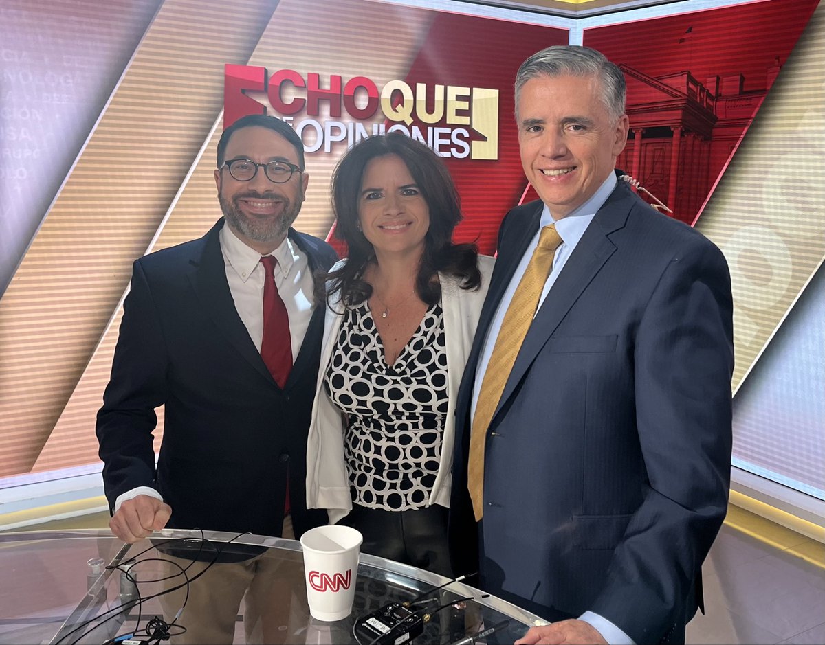 fdejesusfebles's tweet photo. Check out @CNNChoque tomorrow at 9am / 1pm ET to see @jclopezcnn, Rocío Vélez, Jorge Dávila, and me on #CNNChoque - ¡No se lo pierdan! https://t.co/eQ7M8og5lk