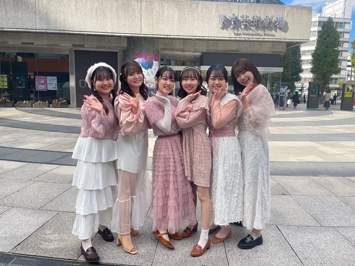 Justforyou_edm's tweet photo. #池袋GR音楽祭 に出演いたしました🫶🏻
新曲も初披露でしたが、皆様笑顔で聴いてくださったので緊張せず楽しく歌えました！😍
ありがとうございました💌
※2枚目はレイナが衣装靴に履き替えるのを忘れていたことに演奏後に気づいて頭を抱えている写真です😂
#アカペラパーク2023 https://t.co/t4eIRz4Oya