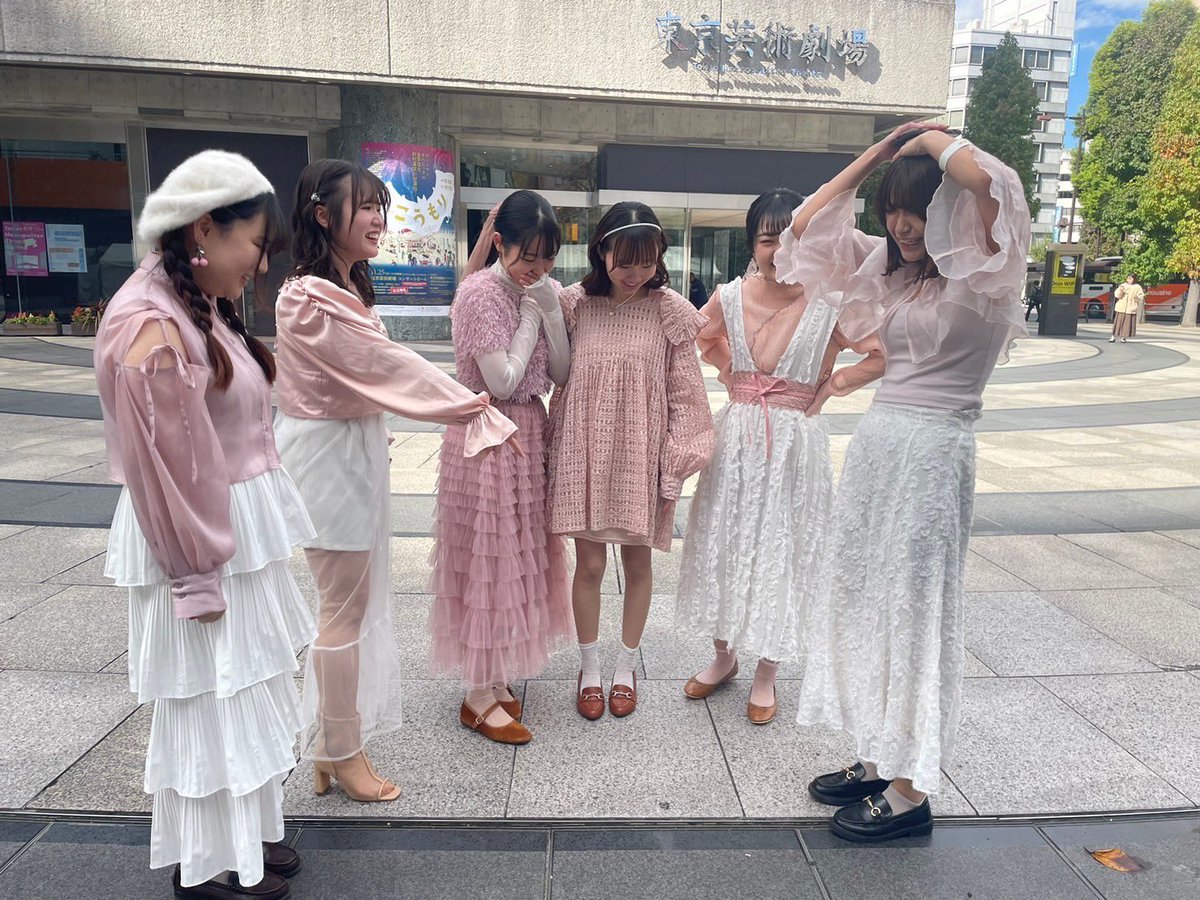 Justforyou_edm's tweet photo. #池袋GR音楽祭 に出演いたしました🫶🏻
新曲も初披露でしたが、皆様笑顔で聴いてくださったので緊張せず楽しく歌えました！😍
ありがとうございました💌
※2枚目はレイナが衣装靴に履き替えるのを忘れていたことに演奏後に気づいて頭を抱えている写真です😂
#アカペラパーク2023 https://t.co/t4eIRz4Oya