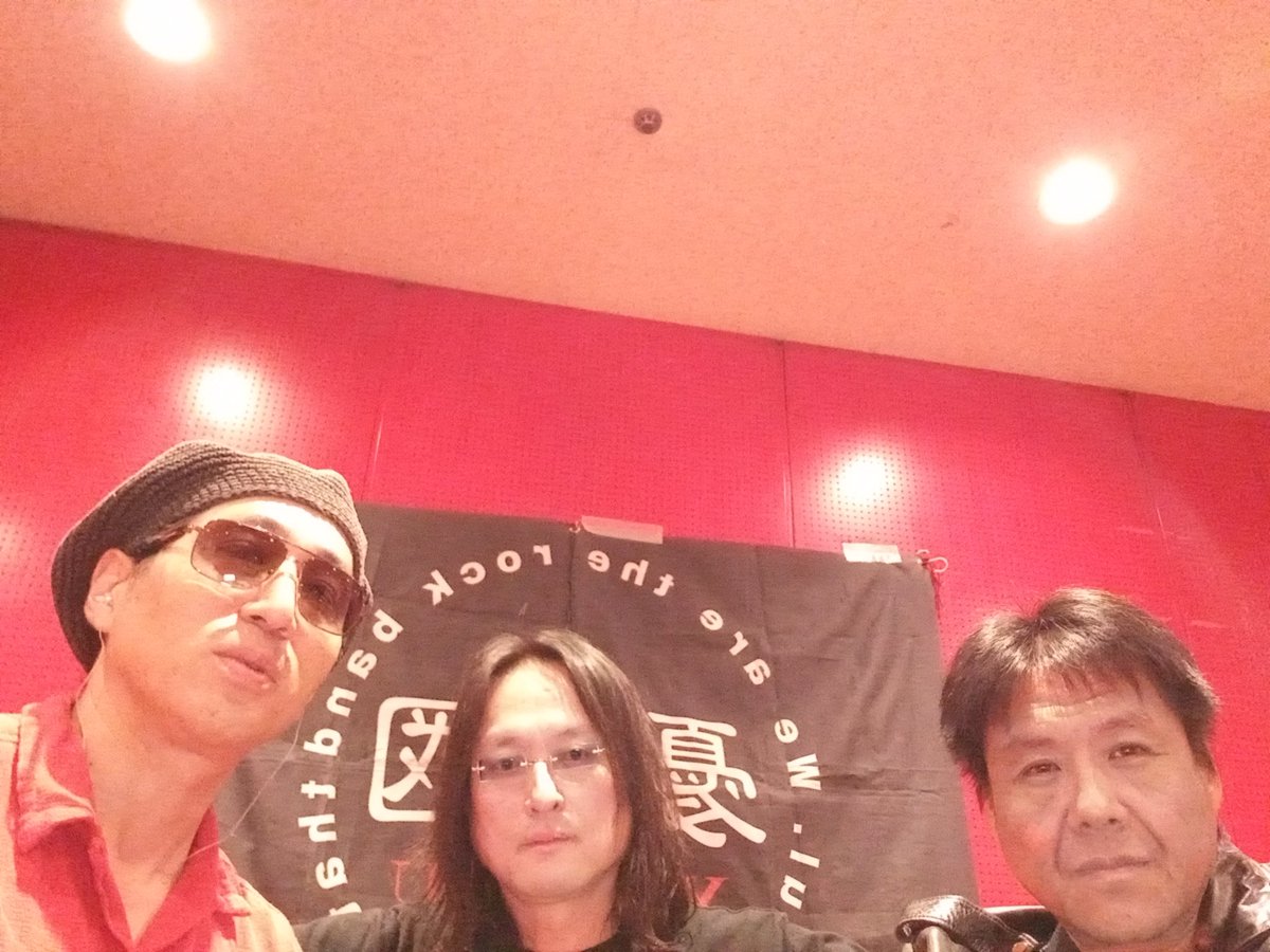 isaolp1's tweet photo. 本番前　まだ酔ってない憂國たち
#弾丸rockers #KBSホール
#憂國 https://t.co/1SeUTJkySC