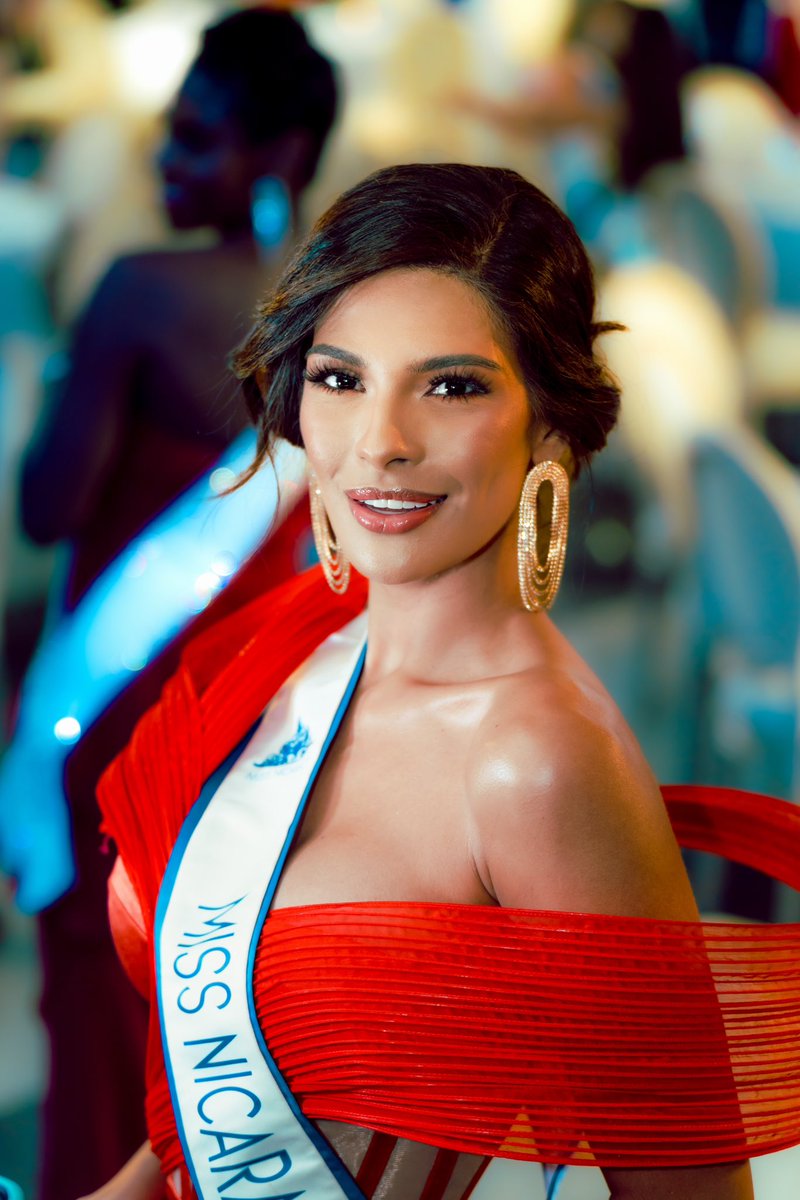 sr_cristianph's tweet photo. Que increíble saber que la nueva #MissUniverse posó para mi cámara 📸. Muchas felicidades #SheynnisPalacios 🇳🇮❤️ https://t.co/h8qr7xhZAD
