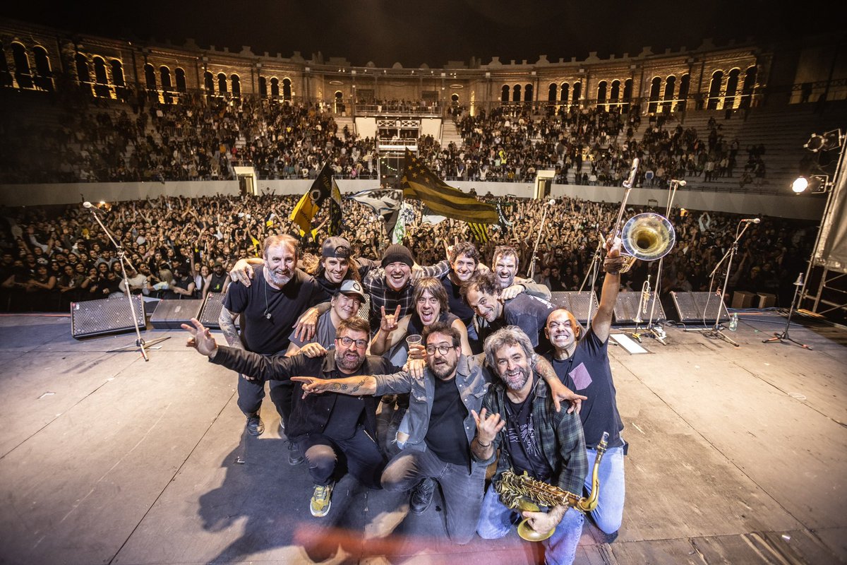 🇺🇾🐽
Gracias por una fiesta hermosa en #plazadetoroscolonia !!!!
🤘🐽🤘
Llenos de vida, llenos de magia!!!!
🙌🙌🙌

#lavelapuerca
#Colonia #Plazadetoros #RealdeSanCarlos
🐽🐽🐽