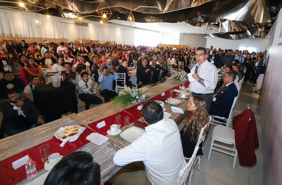JoseLuisNajeraM's tweet photo. Un gusto estar en el encuentro “#UnidadPorPuebla” convocado por el Gobernador @SergioSalomonC, el Coordinador Estatal @armentapuebla_ y mi hermanazo @juliomiguelhg 

Con la fuerza de la estructura y organización que hemos consolidado hasta el día de hoy, ganaremos Puebla 💪 https://t.co/8Lk4kd4Au7