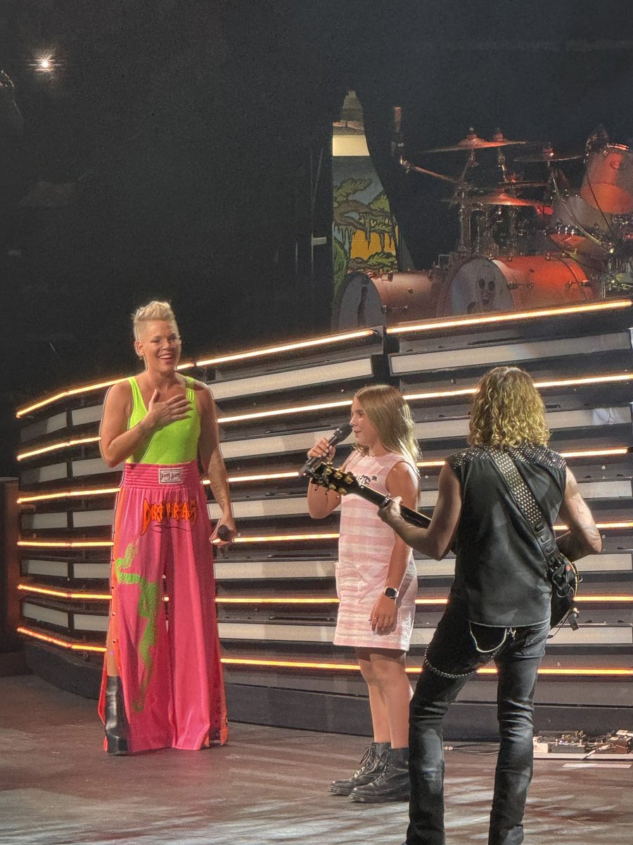 Andydvs's tweet photo. @pink in #anway #Orlando  DELIVERED! Such a fabulous show!!!! https://t.co/DCwsWUv5mb