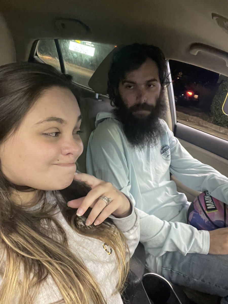 Hello_VegasTV's tweet photo. Let me explain my marriage in two pictures 😂😂😂 https://t.co/8Fk5xcefvV