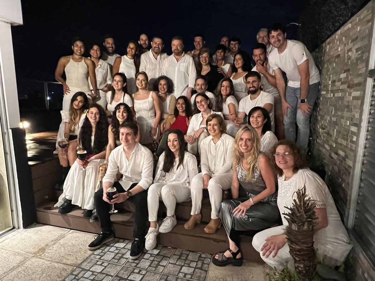 ¡Gracias a mi querido equipo del Laboratorio de Glicomedicina y de ⁦<a href="/GaltecAR/">Galtec</a>⁩ por la gran noche de festejos y la sorpresa divina que me dieron! Lo pasamos increíble. Son lo más !!