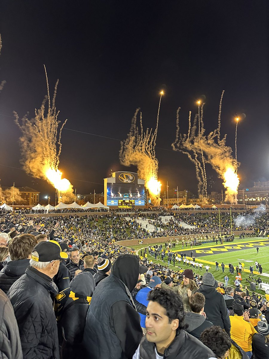 l_weav4's tweet photo. Thiccker Kicker does it again #MIZ https://t.co/Eud8tpa6hD