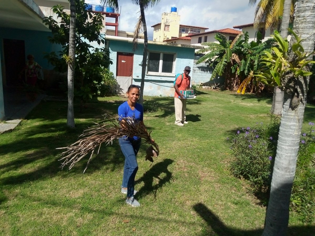 LeyanisOlivar16's tweet photo. Unidad entre el SINTED y la Dirección General de Educación #LaHabana en limpieza e higienización. #LaHabanaDeTodos #VaPorMas #EducaLaHabana @DirectEducaHab @YanetHzP https://t.co/TlOzHSYAb6