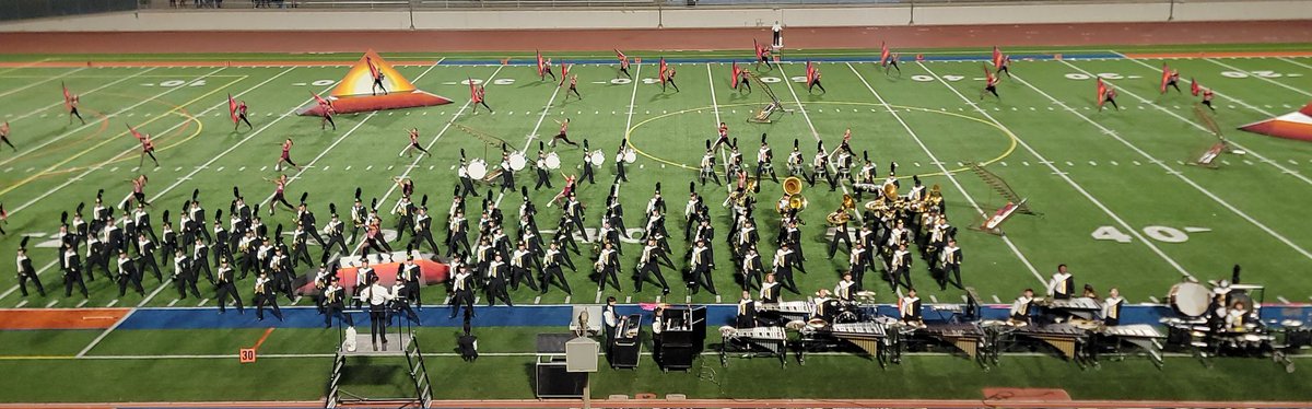 jcae2008's tweet image. No rain and an amazing finish to their season. 🖤💛🎶🎷 #BandMom #ProudMomma