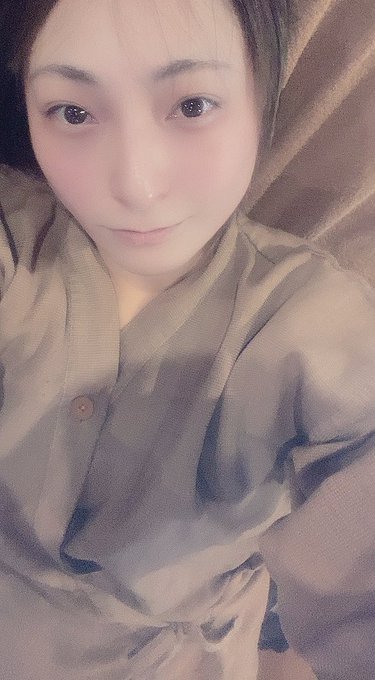 これはプロテインだよ 違うとか言うやつ まじで敵💢👿  岩盤浴まじ天国‼️ ノーブラだしノーパンツ💕 しかし服がエロくない https://t.co/cgTetMyHLh