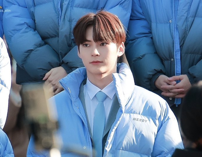 sunghaobin's tweet photo. hao actually just confirmed that hanbin gave him his boysplanet k-group jacket and he gave his g-group one to hanbin … WHAT IF I CRYYYY https://t.co/TnSEvYX310