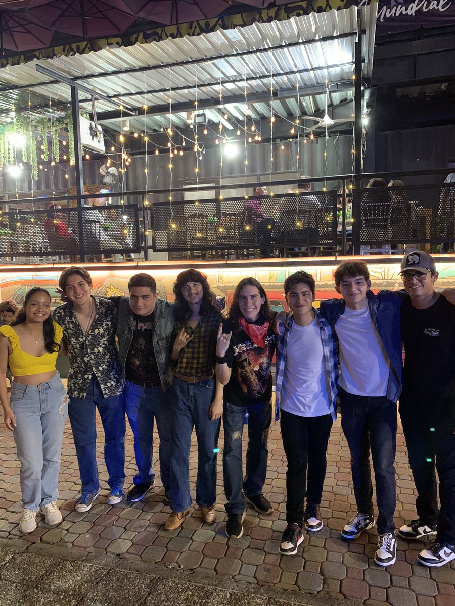 AspyBand's tweet image. Formando nuevos lazos de amistad, hoy tuvimos el honor de conocer a un increíble grupo musical de jóvenes, Factor 🖐️, millón gracias por este gran encuentro. La música nos une 💙🔥🤘👍

#aspyband #TeamAspyBand #factor5 #factorcinco #lamusicanosune #todoesposible #largavidaalrock