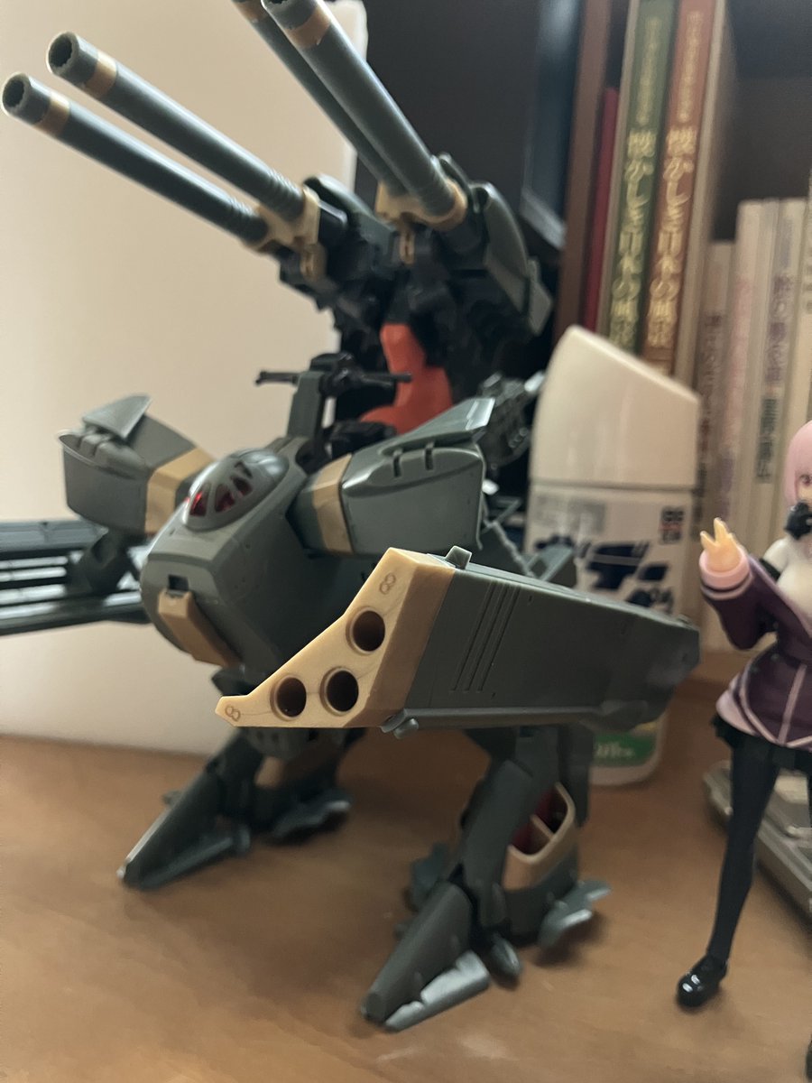 neko_stray's tweet image. モンスター
普通にでかいし重い
でもほぼ設定通りの変形機構
#マクロスモデラーズ 
#VB6
#ケーニッヒモンスター