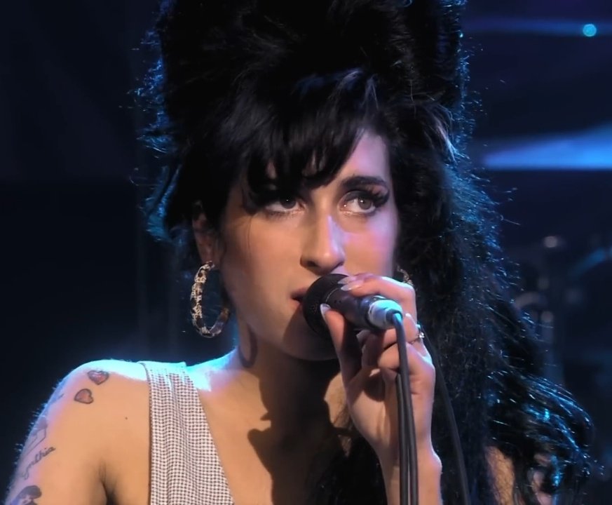 winehousehourly's tweet photo. https://t.co/YHrcXUSUyQ