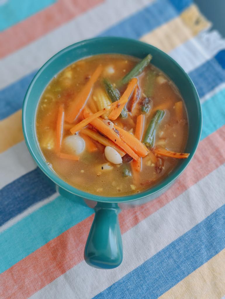Arpita_Kapoor's tweet photo. Breakfast for the day - vegetable soup made with mutton bone broth by @BaglaNayantara with gourmet mushrooms sourced from #deeprooted and in @Nestasia_in bowl.

Love the D2C and micro D2C wave in India. https://t.co/p2XDbSKJIB