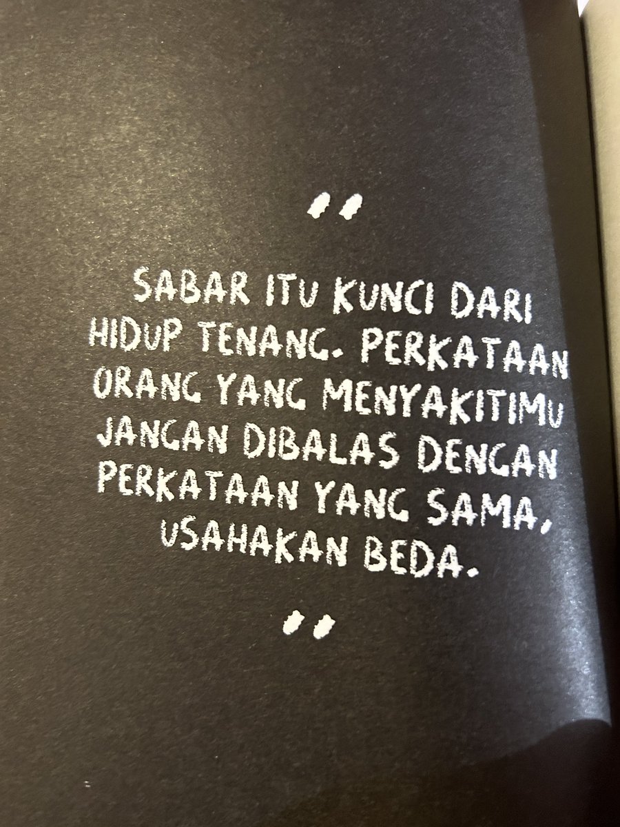 dagustiand's tweet photo. -List bacaan buku fisik-
Bincang Akhlak
By Takdir Alisyahbana Ridwan alias @jek___ 
Media Kita, 2019
256 hal

Makasi bang dah bikin ketawa ampe ngik ngik. Kirain gimmick doang judul bincang akhlak ternyata makin dalem halamannya makin dalem😇 https://t.co/i1H4t5wEIo