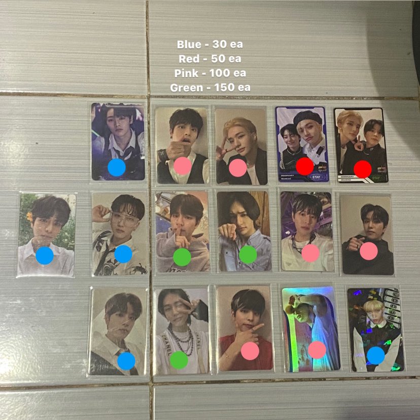 pshc4rtz's tweet photo. WTS LFB SKZ QS 

- payo prio / 1 day res
- all in good condi
- rcbyt :) 

# jeongin seungmin hyunjin changbin felix pcs noeasy christmas evel oddinary unit pc hyunjin braso dbs seungmin chain fingerheart hyunchanel hyunin jeongin braso pob https://t.co/TR3k3SiLHW