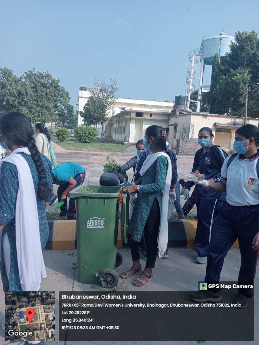 RdwuNss's tweet photo. As a part of Nua Odisha Youth Development Programme, volunteers of NSS Unit-II, @RDWUniversity  conducted and participated in a campus cleaning initiative today(19/11/23)

#SwachhBharat #NuaOdishaYouthDevelopment  #CleanCampus #YouthEmpowerment #CommunityEngagement #Volunteer https://t.co/uDsq1aBe0E